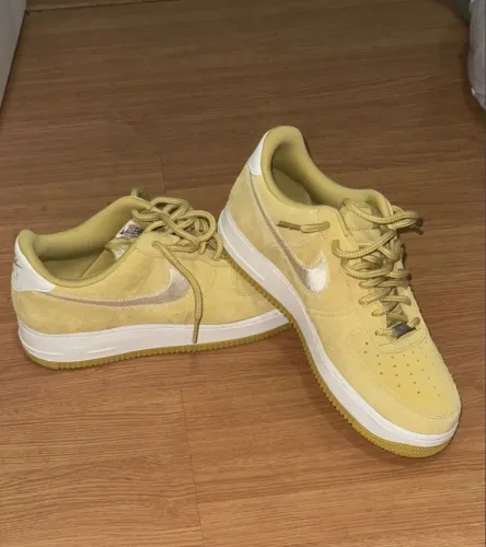 TÊNIS Nike de camurça e solado de borracha. Original e importado.