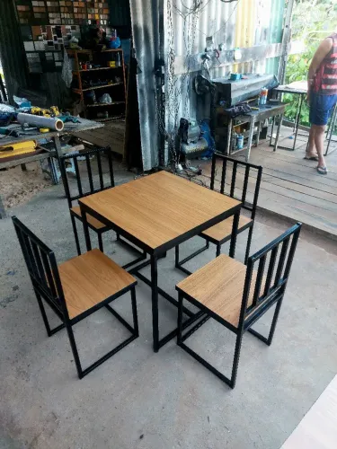 Conjunto Mesa e Cadeiras Industrial
