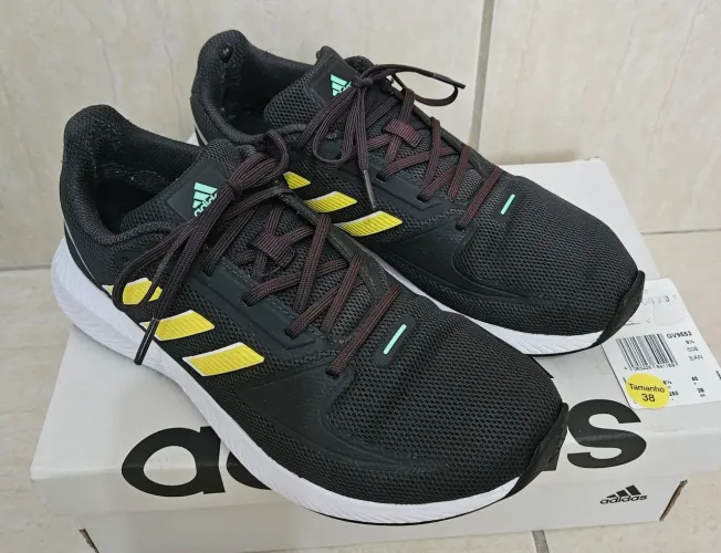 Tênis Adidas (38)...
