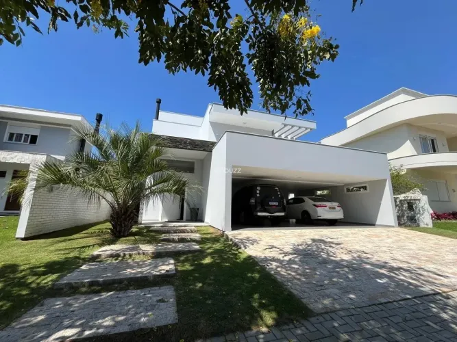 Casa em condomínio fechado em Florianópolis.