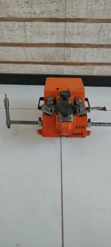 Máquina de cortar e decapar fios pneumática 