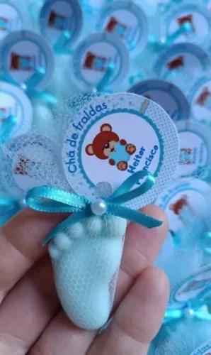 Sabonete de pezinho personalizado pra lembrancinha de chá de bebê 