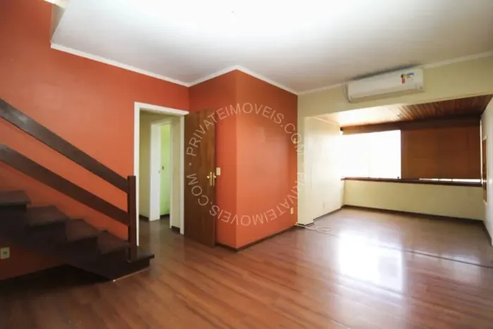 Cobertura semimobiliada para alugar no Menino Deus com 3 quartos (1 suíte)