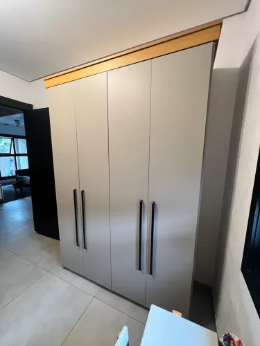 Roupeiro 4 Portas 2 Gavetas Alto Padrão 100% MDF 