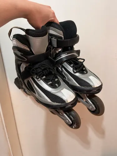 Par de Patins tamanho 36-37 marca Dragon and Tiger