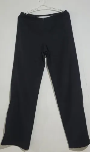 Calça reta preta em ótimo estado.