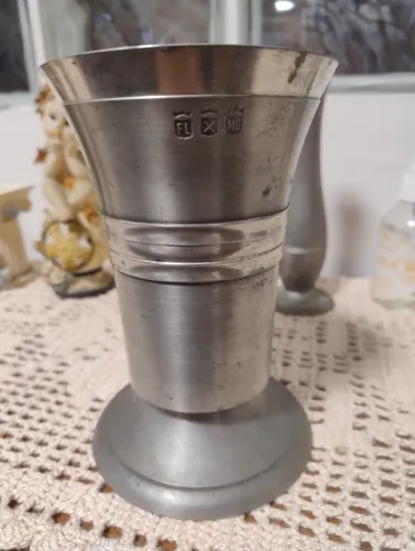 Vaso decorativo de estanho antigo