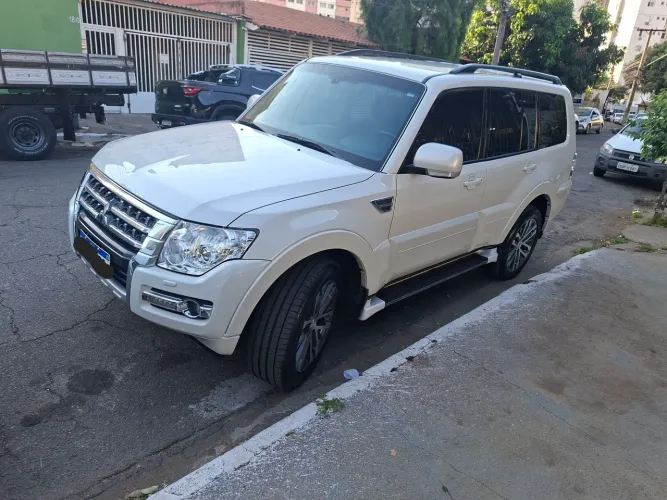 Mitsubishi Pajero HPE Full 3.2 4X4 T.i.dies. 5P AUT 2020