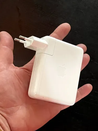 Carregador original Apple 140W (o mais potente) carrega todos os Macbook Pro e iPhones