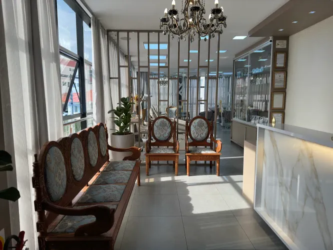 Banco de Madeira Portuguesa com estofado 4 lugares