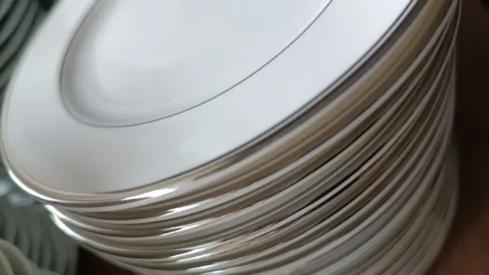 Prato para pão de porcelana branca filete prata (marca Royal Bone China)