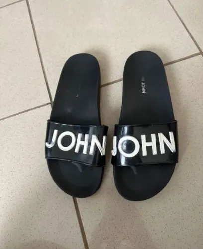2 chinelos flat John john 