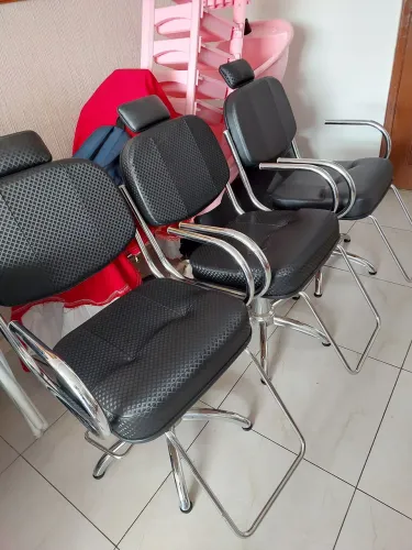 Cadeiras de Cabeleireiro Elegantes e Confortáveis