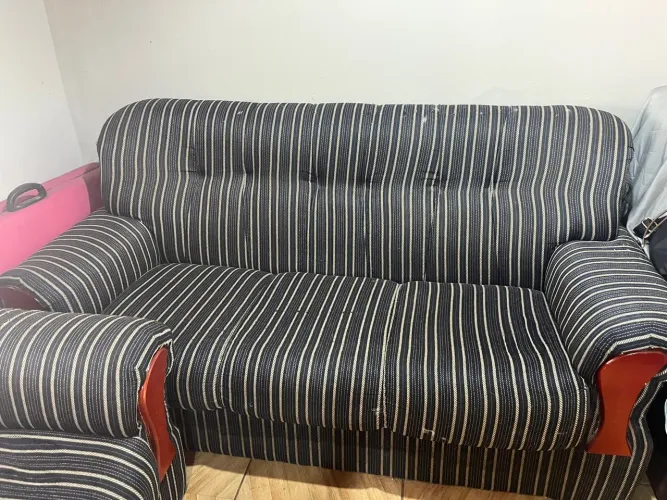 Vendo sofás de 2 e 3 lugares 