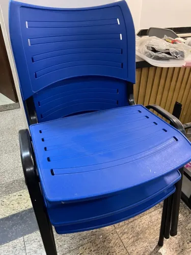 6 Cadeiras de Plástico Azul