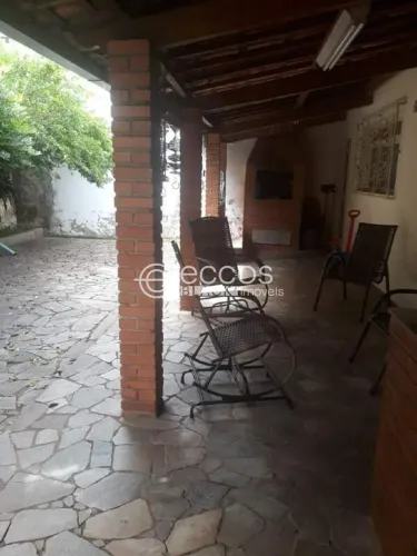 Casa à venda, 3 quartos, 1 suíte, 3 vagas, Saraiva - Uberlândia/MG