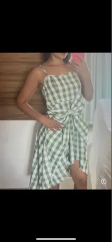 Vestido Gingham Verde com Detalhe de Nó