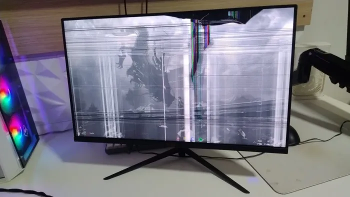 Monitor Gamer com Tela Danificada - Para Reparo ou Peças