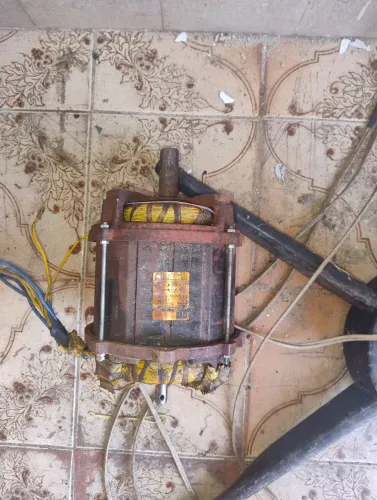 Vendo motor monofásico de 2.5 CV.