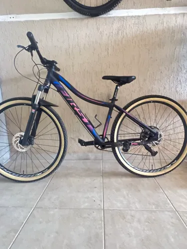 Bike Feminina Aro 29 Novinha - Sistema Tubeless (Sem Câmara) - Impecável!