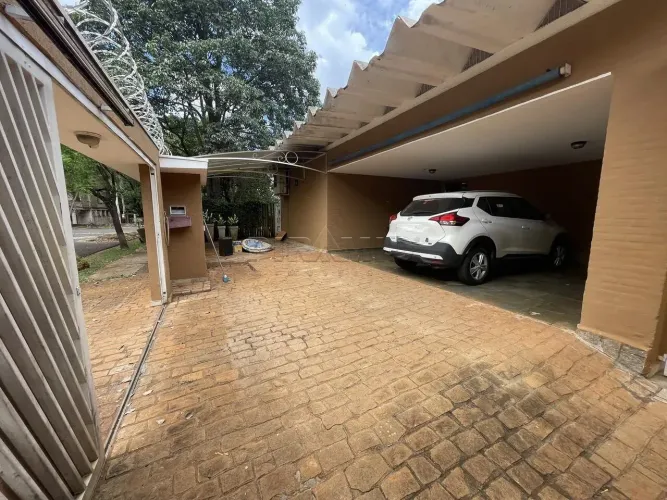 Casa residencial padrão com 435m², bairro Jardim Recreio, Zona Oeste de Ribeirão Preto/SP.