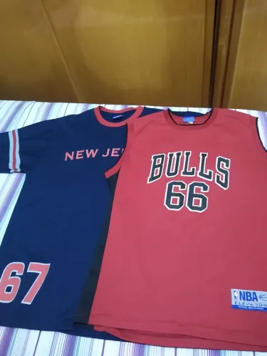 Camisas oficiais NBA  Chicago BULLS 66 e Nova Jersey 67