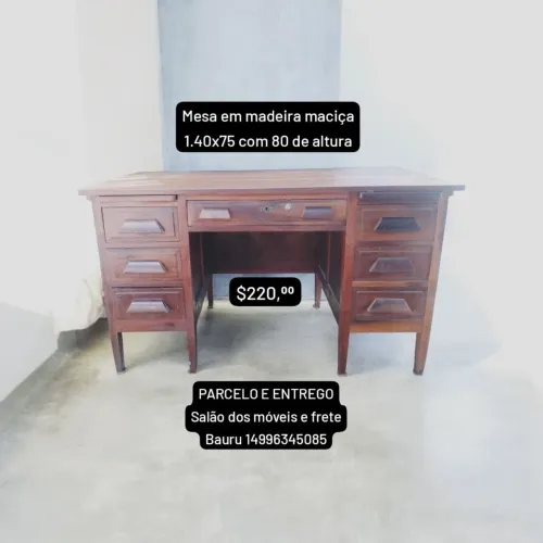 Mesa em madeira maciça 