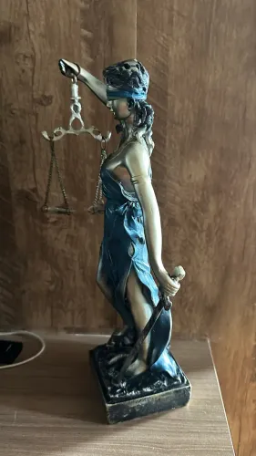 Escultura Estátua Themis Deusa da Justiça