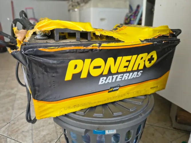 Bateria 150 A  semi nova em excelente estádo praticamente zera foi comprada para som 