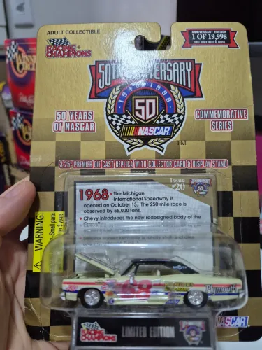 Nascar 50 anos #68 Kevin Urban