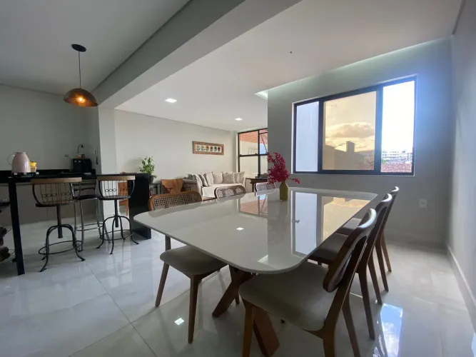 CASA NOVA COM PISCINA NO GRÃ DUQUESA.
