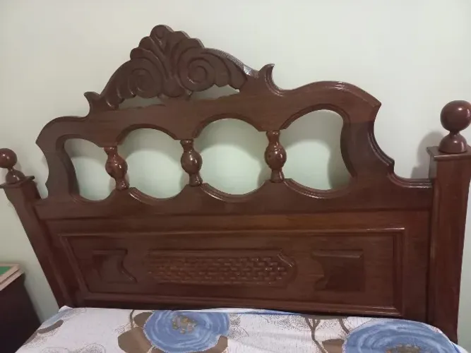 Cama de madeira maciça