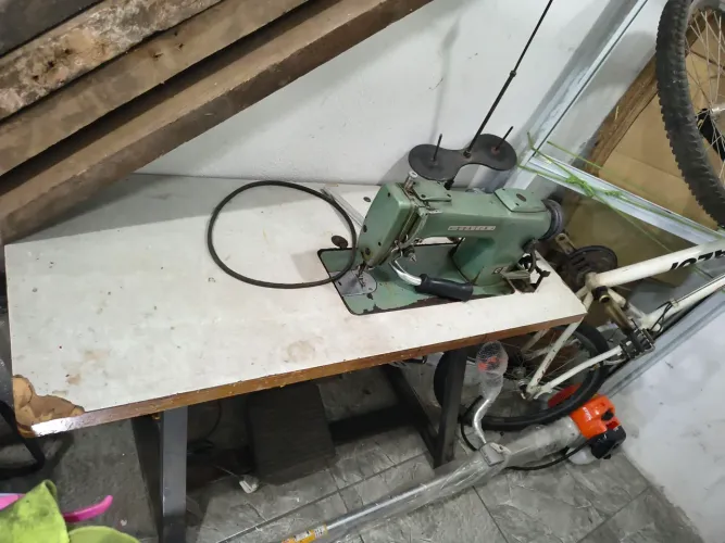 Máquina de costura industrial