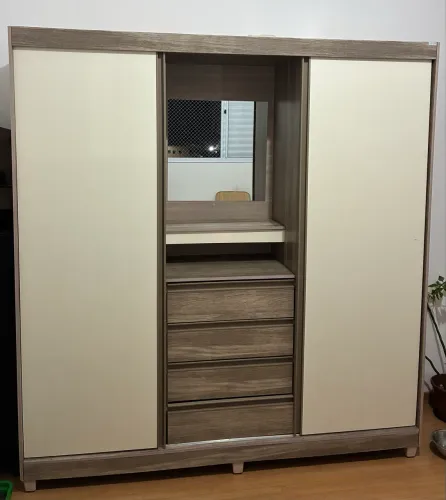 Guarda-roupas de casal (porta de correr)