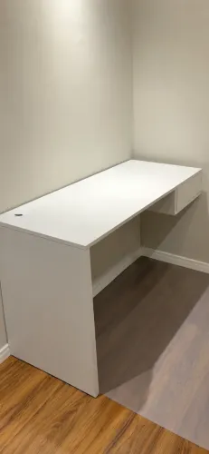*Mesa de Escritório Premium - MDF Cinza | Excelente Estado*