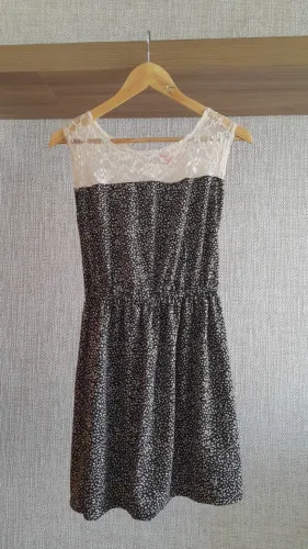Vestido preto estampado detalhe em renda