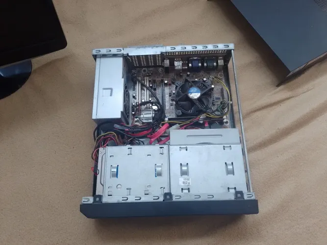 COMPUTADOR DE ESCRITÓRIO completo- Intel core i3-2100, HD de 480, 8gb de ram ddr3