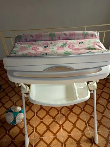 Banheira de bebê com suporte 