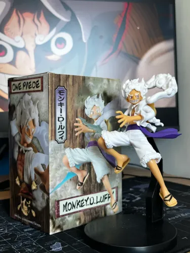 Action Figure Nika Luffy 18cm - Novo na caixa