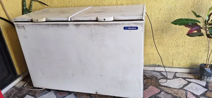 Frezer metalfrio congelando muito bem.