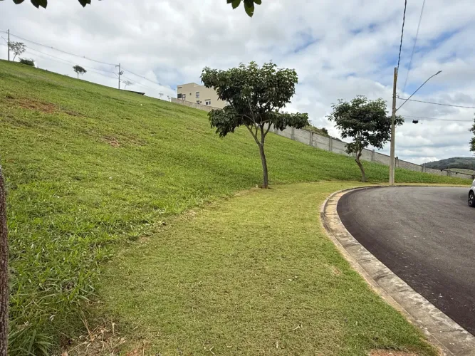 Terreno de 1.000 m² em frente à praça no Alphaville para venda
