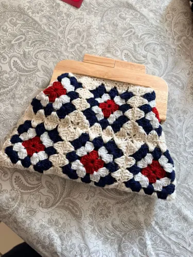 Bolsas de crochê artesanais - modelos disponíveis e encomenda