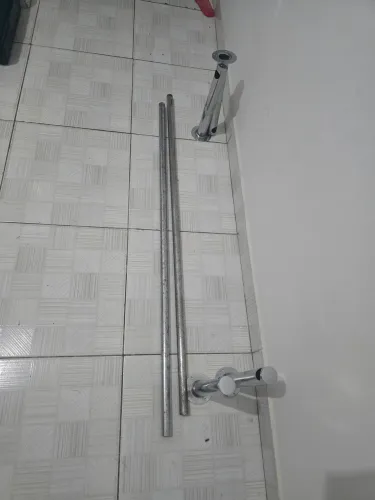 Arara de parede 130