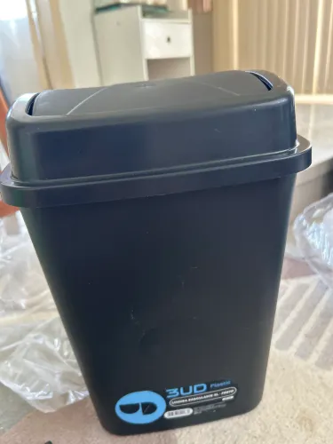  lixeira basculante de 9 litros da marca 3UD Plastic, modelo Clik na cor preto 
