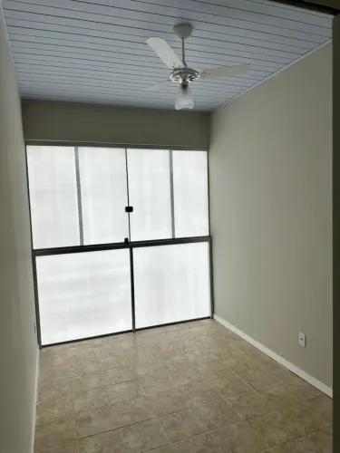 Alugo Apartamento bem localizado na praça do bairro Interlagos I; 2 quartos