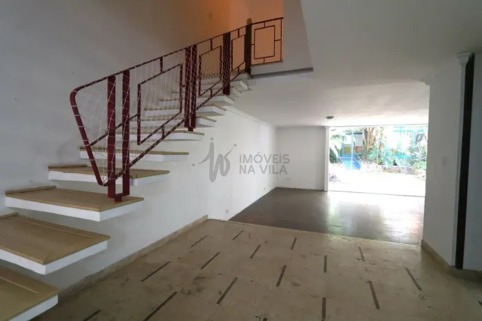 Ampla casa a venda com área externa em região privilegiada da Vila Mariana, próxima à ESPM