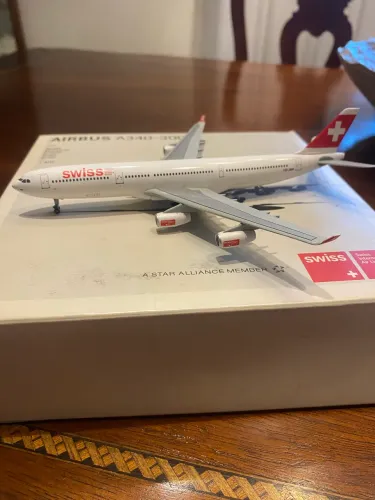 Avião Swiss escala 1:400 original Swiss metal