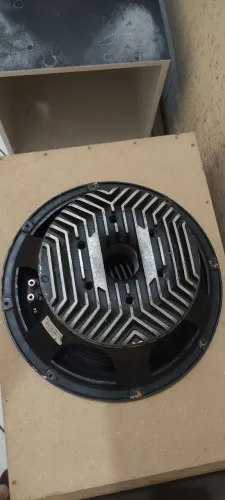 Vende-se alto falante de 15 polegadas com 2500 RMS