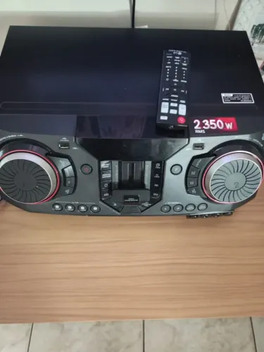 Mini System LG XBOOM CL87 com 2350W de potência RMS e cor preta.