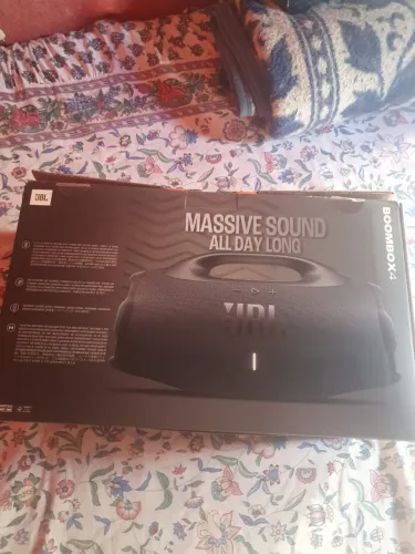 Vendo caixa de som JBl bombox 4,na caixa lacrado, novo com nota fiscal.De 2,500 por 2,100